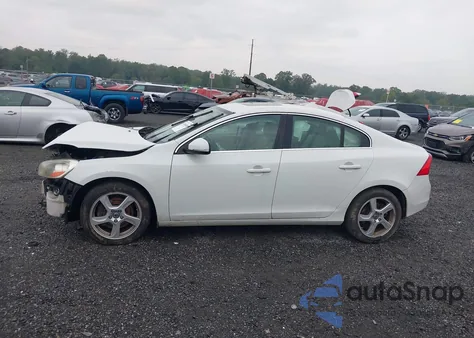 2012 Volvo S60 T5 z USA, uszkodzony, nr VIN YV1622FS8C2146058